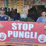 Personel Polsek Krueng Barona Jaya Sosialisasi STOP Pungli