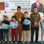 Farid Nyak Umar Serahkan Perlengkapan Sekolah untuk Anak Yatim