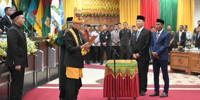 Penjabat Gubernur Saksikan Pengukuhan Kembali Malik Mahmud Sebagai Wali Nanggroe Aceh