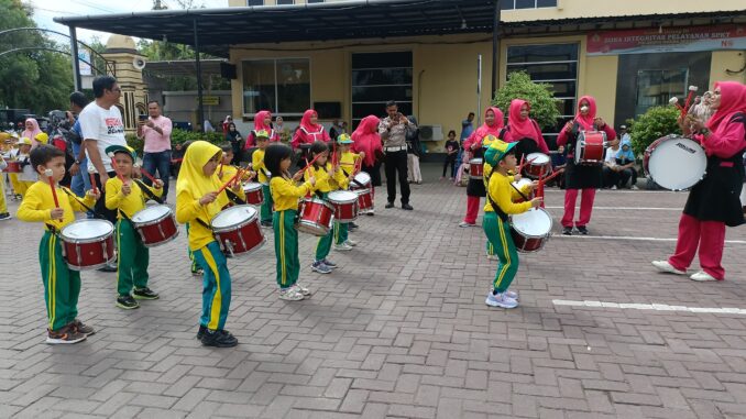 Ratusan Peserta Drum Band Latihan Bersama di Polresta Banda Aceh