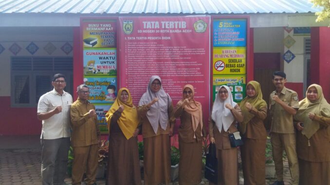 Tim Penilai Adiwiyata Menyusuri Sekolah Usulan Calon Sekolah Adiwiyata Kota (CSAK) Banda Aceh