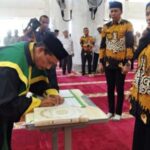 Camat Sukmawati Kukuhkan Tuha Peut dan Tuha Lapan Kemukiman Lueng Bata