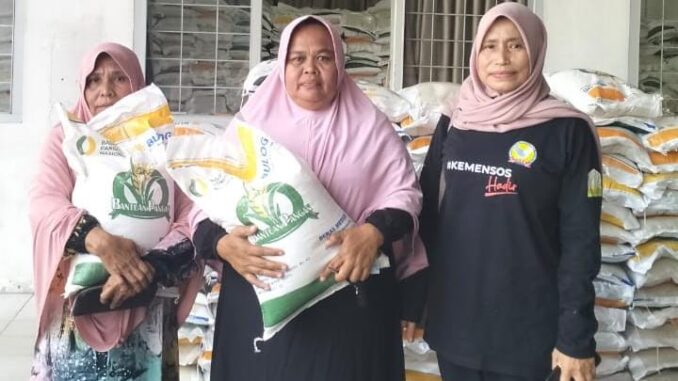 Kecamatan Banda Raya Salurkan Bantuan pangan kepada KPM