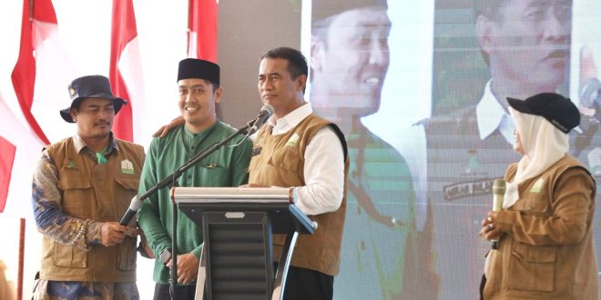 Terkesan dengan Kualitas Bacaan Al-Quran, Mentan Hadiahkan 1 Unit Traktor Tangan untuk Staf Biro Adpim Aceh