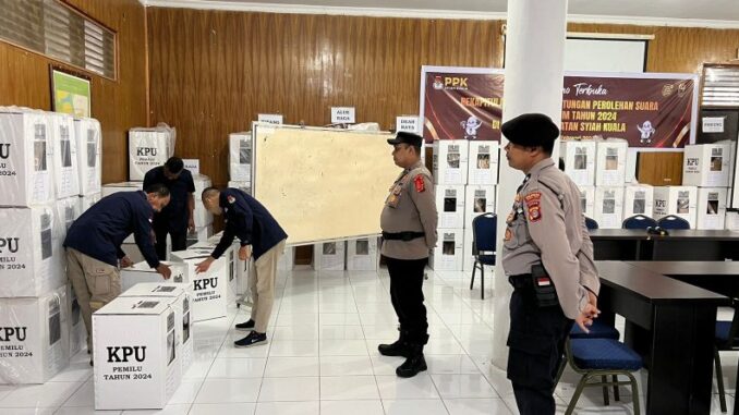 Wakapolresta Banda Aceh Cek Personel Pengamanan Kotak Suara di PPK Kecamatan