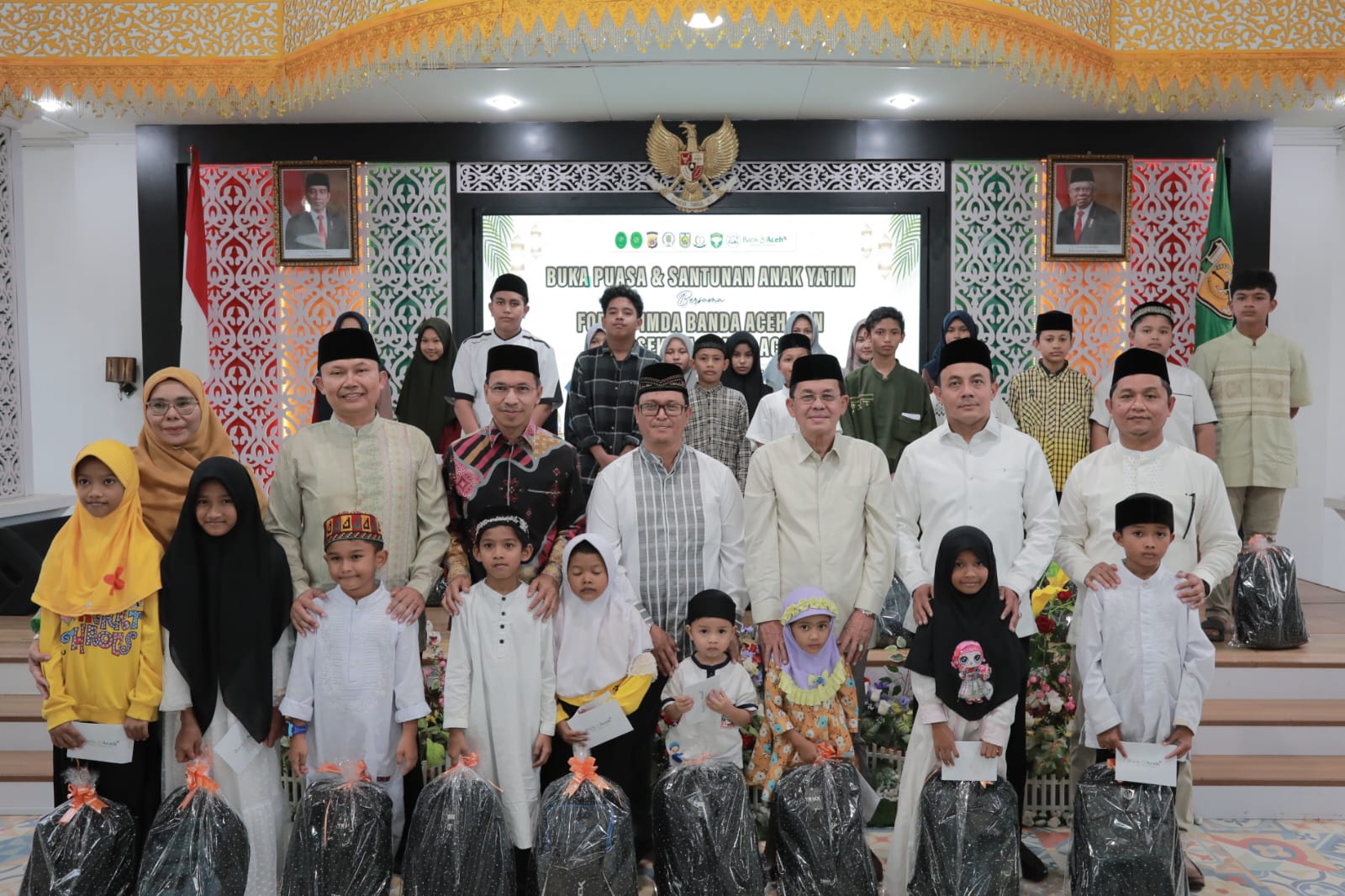 Forkopimda Banda Aceh Buka Puasa Bersama dan Santuni 100 Anak Yatim