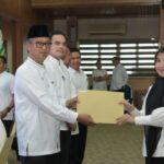 Pemerintah Aceh Serahkan SK Tenaga Kontrak