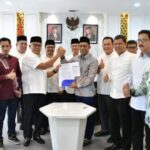 Pj Gubernur Saksikan TAPA dan Ketua DPRA Teken Pengesahan APBA 2024