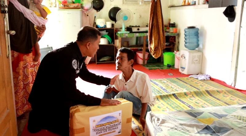 Polresta Banda Aceh Bagikan Paket Ramadan Untuk Disabilitas